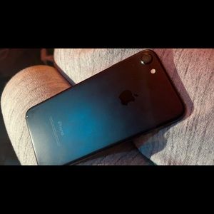 iPhone 7, black, 32GB.